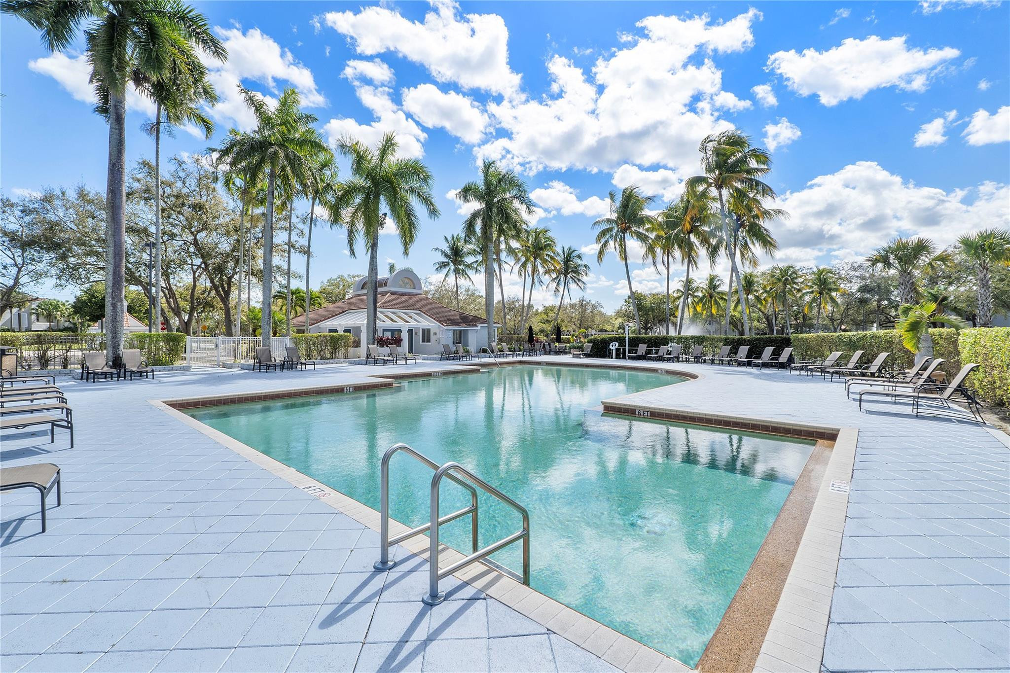 931 Lyons Road 4204