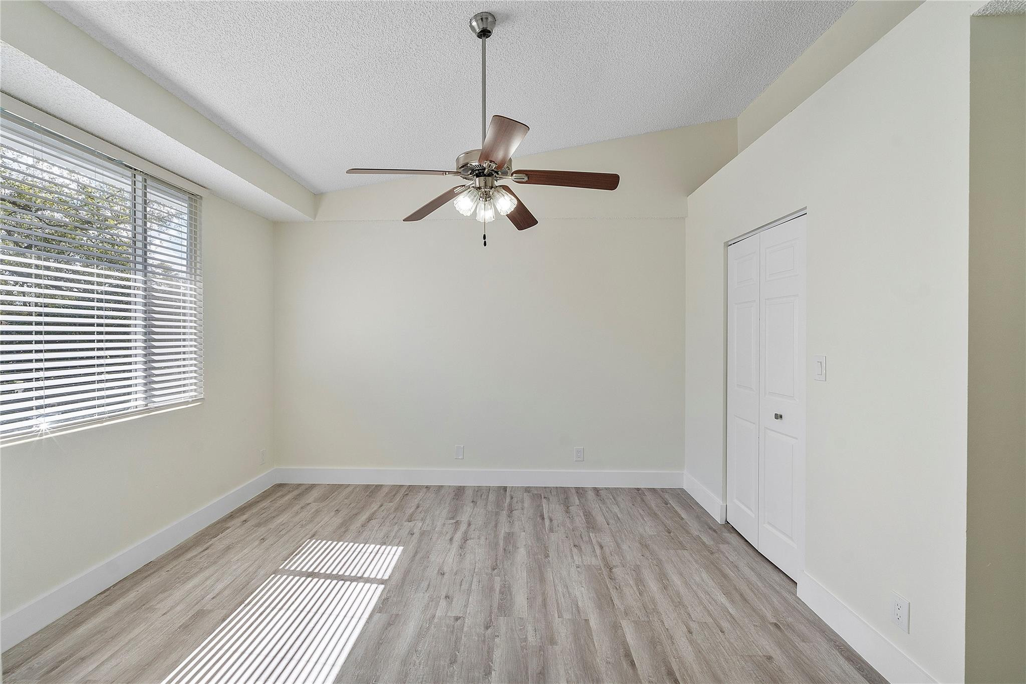 931 Lyons Road 4204