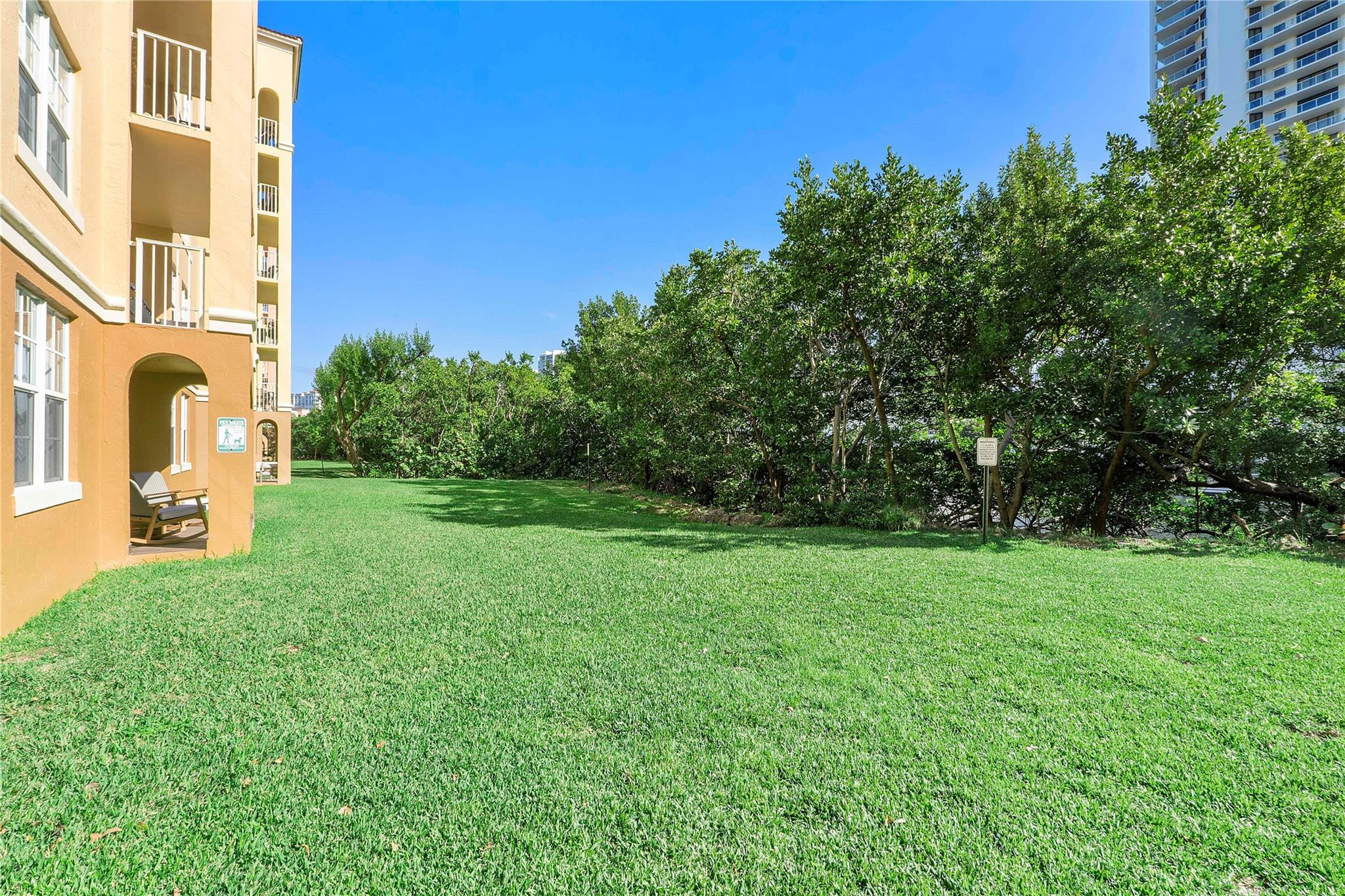 19601 E Country Club Dr 7-108