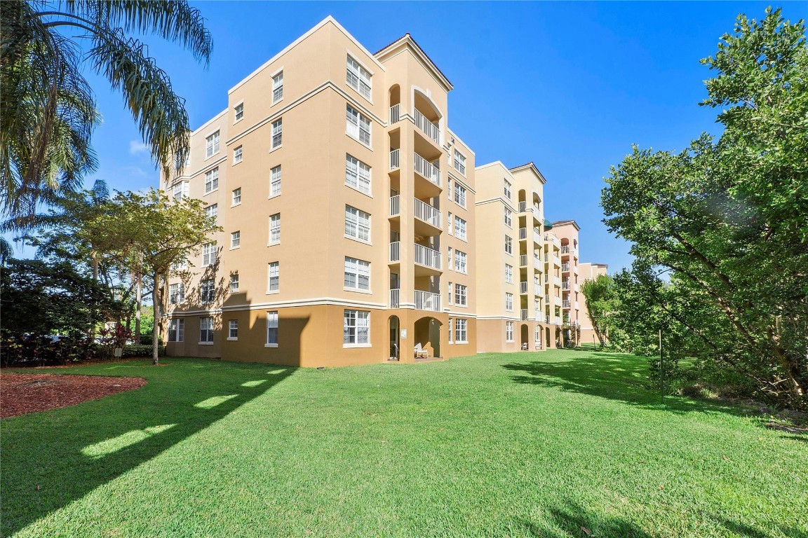 19601 E Country Club Dr 7-108