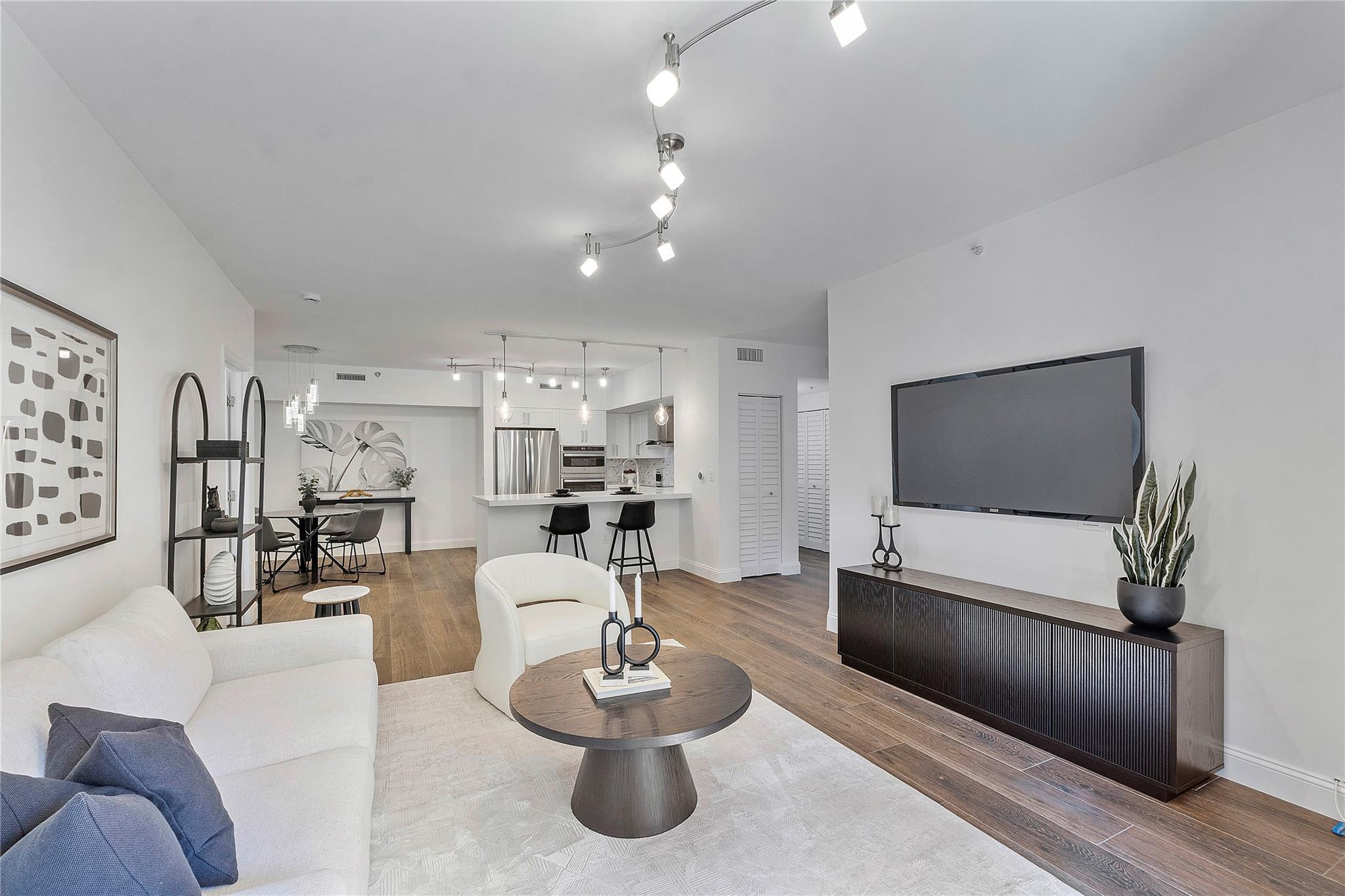 19601 E Country Club Dr 7-108