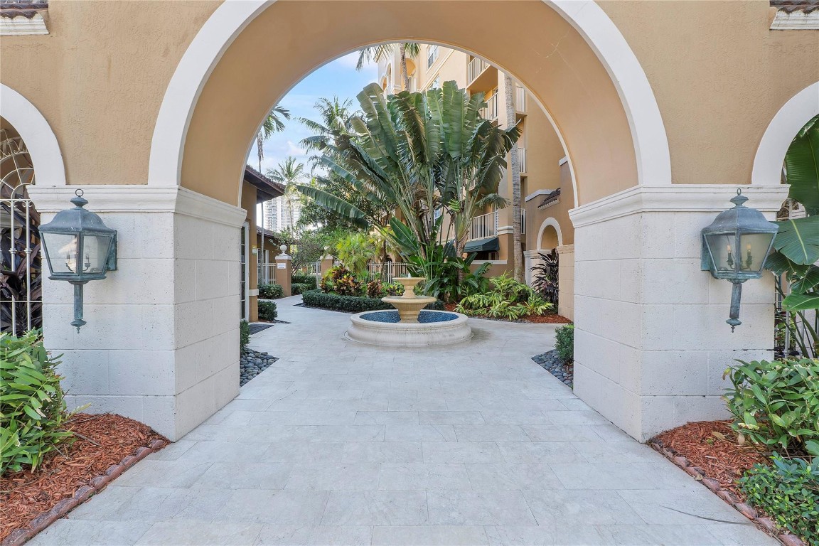 19601 E Country Club Dr 7-108