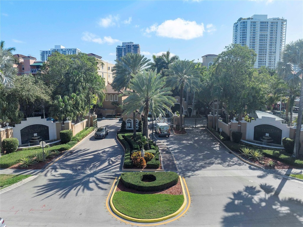 19601 E Country Club Dr 7-108