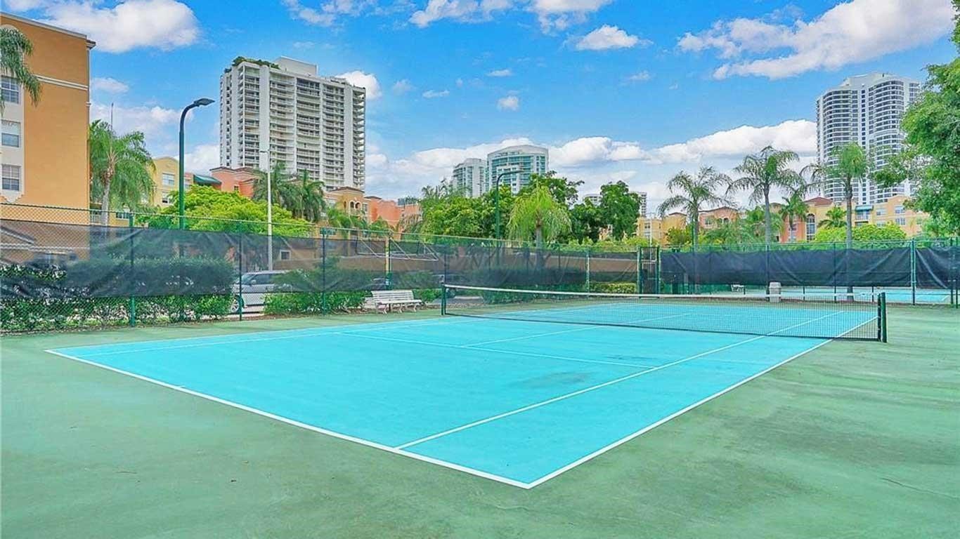 19601 E Country Club Dr 7-108