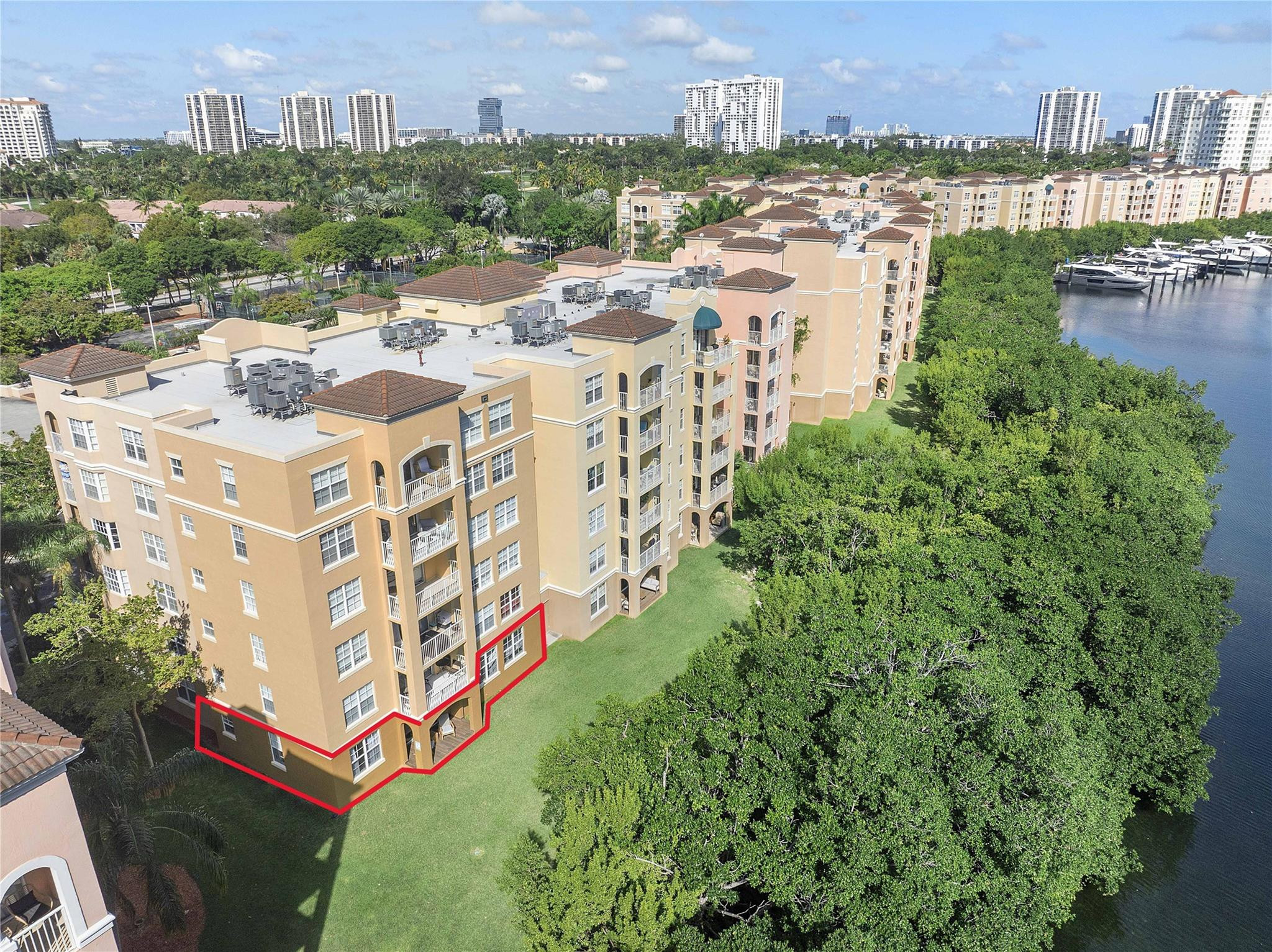 19601 E Country Club Dr 7-108