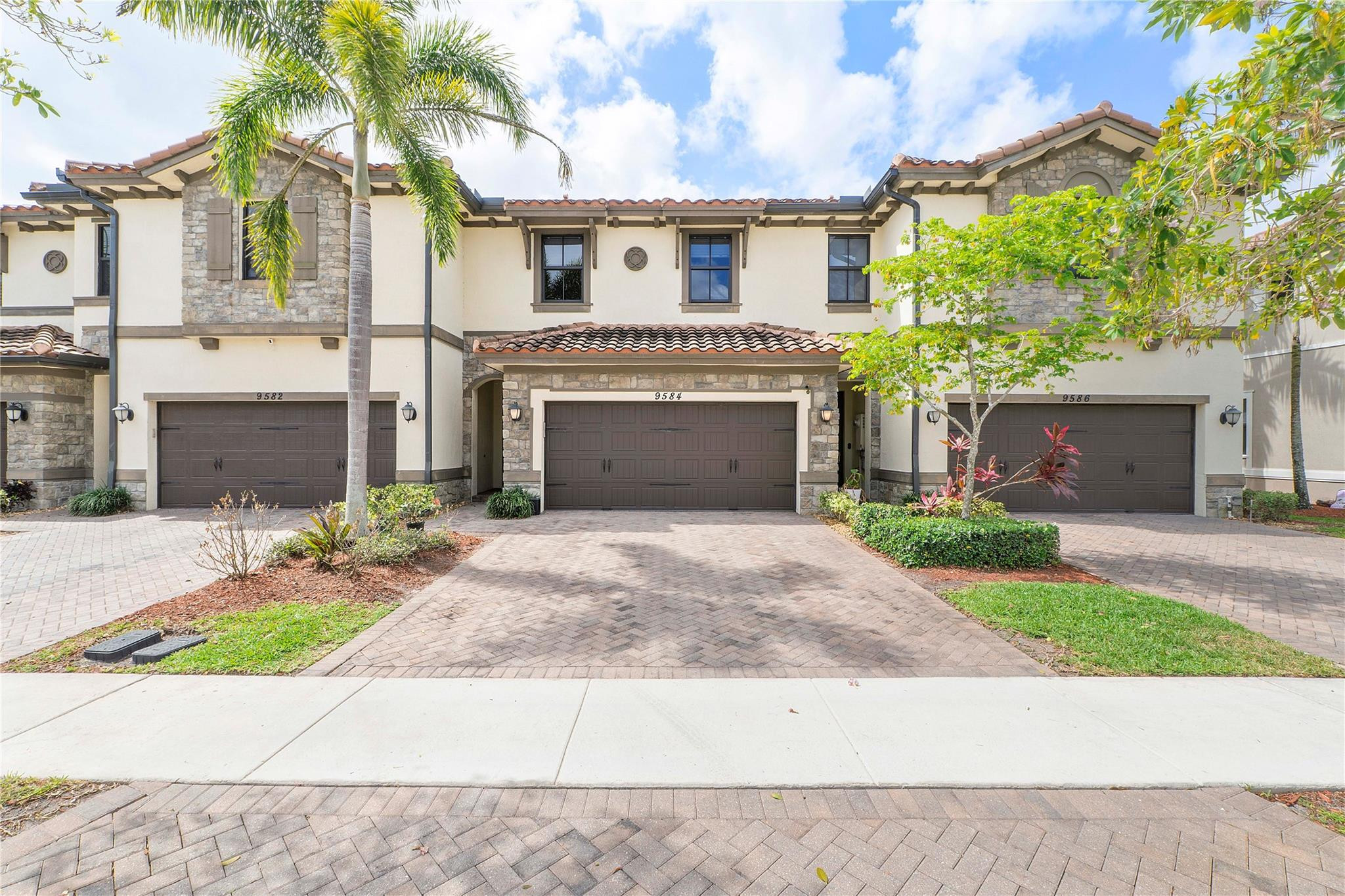 9584 S Town Parc Cir S 0
