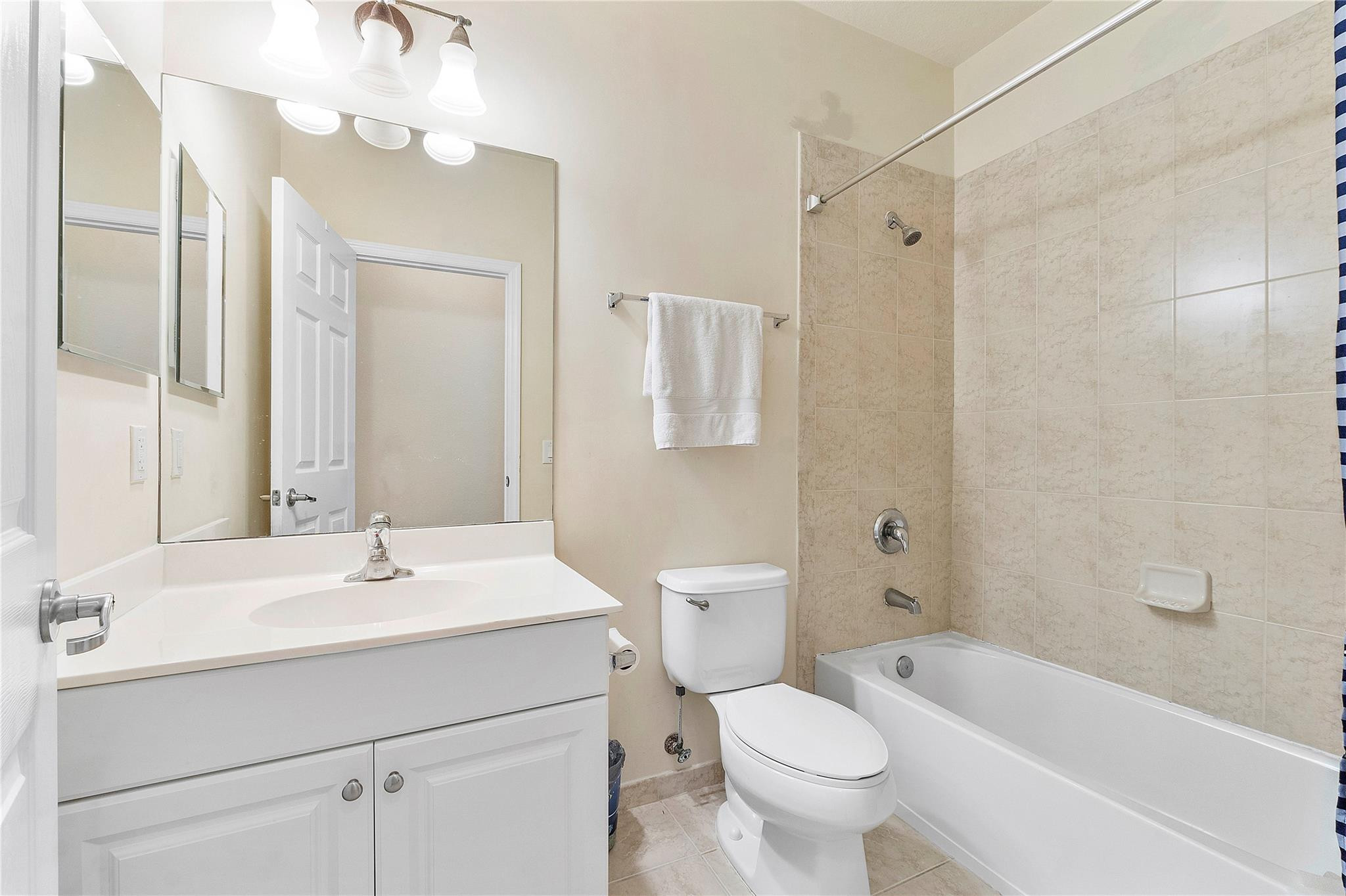 4716 N Grand Cypress Cir N 4716