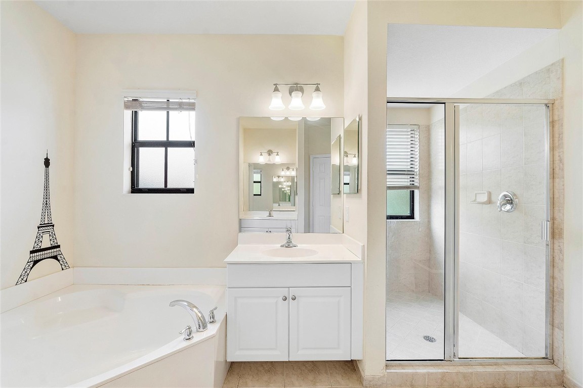 4716 N Grand Cypress Cir N 4716