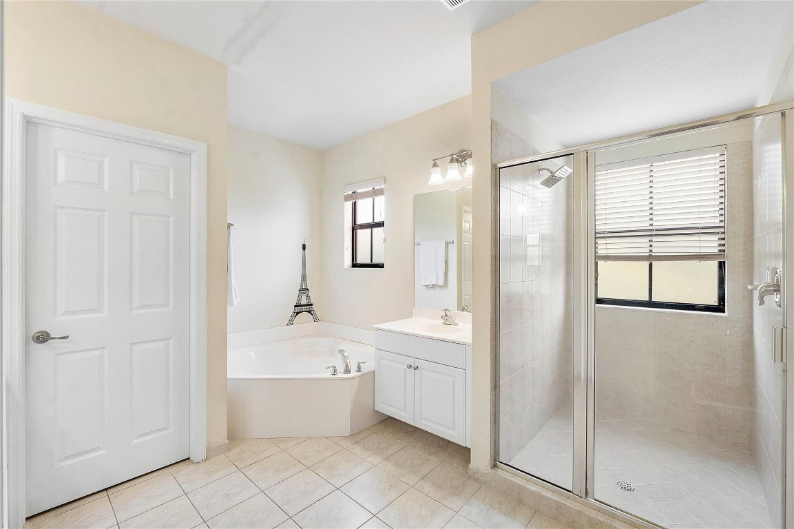 4716 N Grand Cypress Cir N 4716