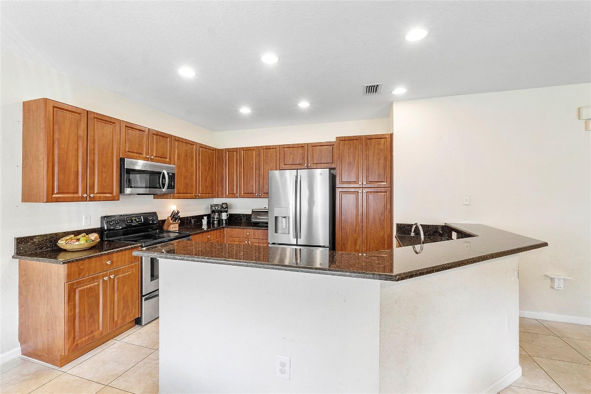 4716 N Grand Cypress Cir N 4716