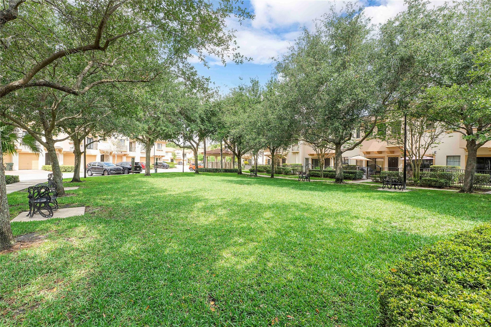 4716 N Grand Cypress Cir N 4716