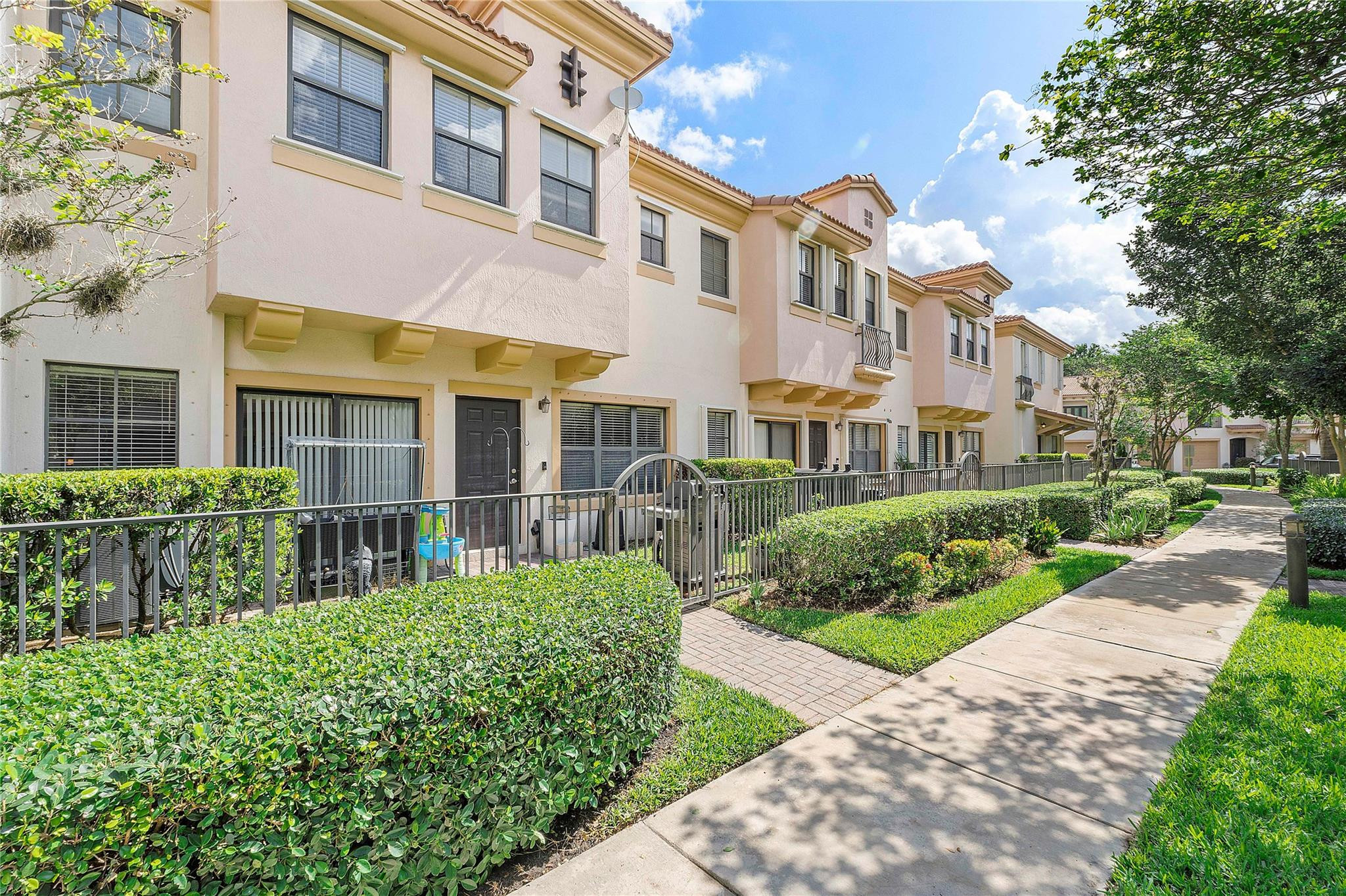 4716 N Grand Cypress Cir N 4716