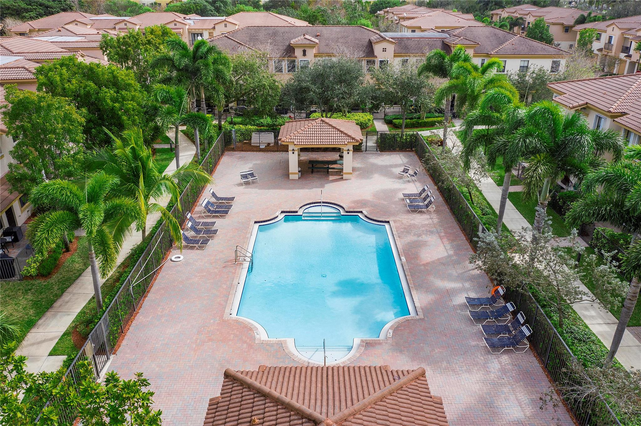 4716 N Grand Cypress Cir N 4716