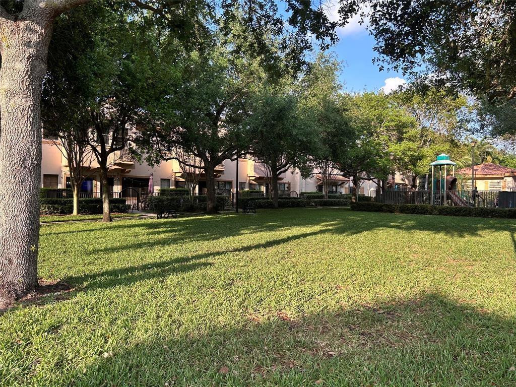 4716 N Grand Cypress Cir N 4716