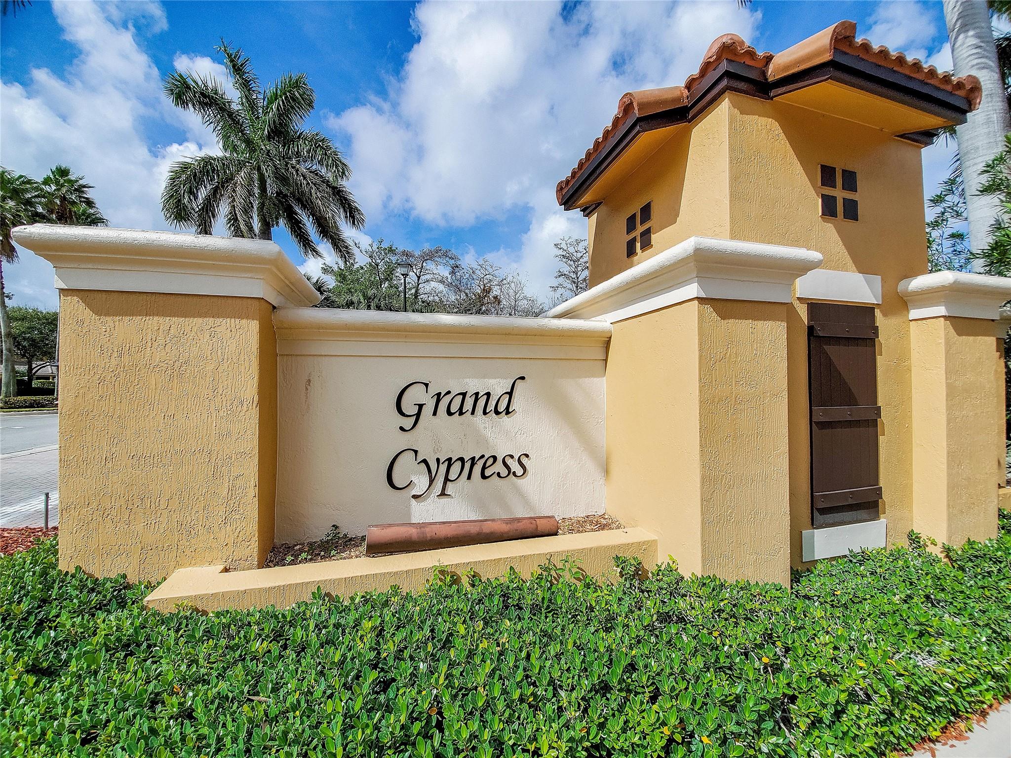 4716 N Grand Cypress Cir N 4716
