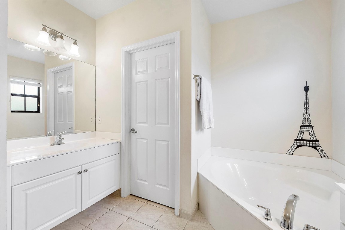 4716 N Grand Cypress Cir N 4716