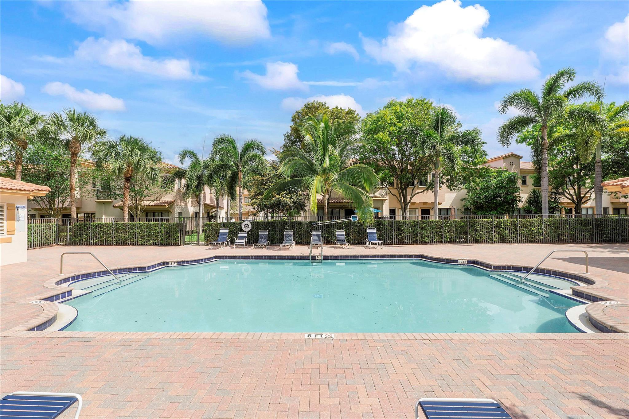 4716 N Grand Cypress Cir N 4716