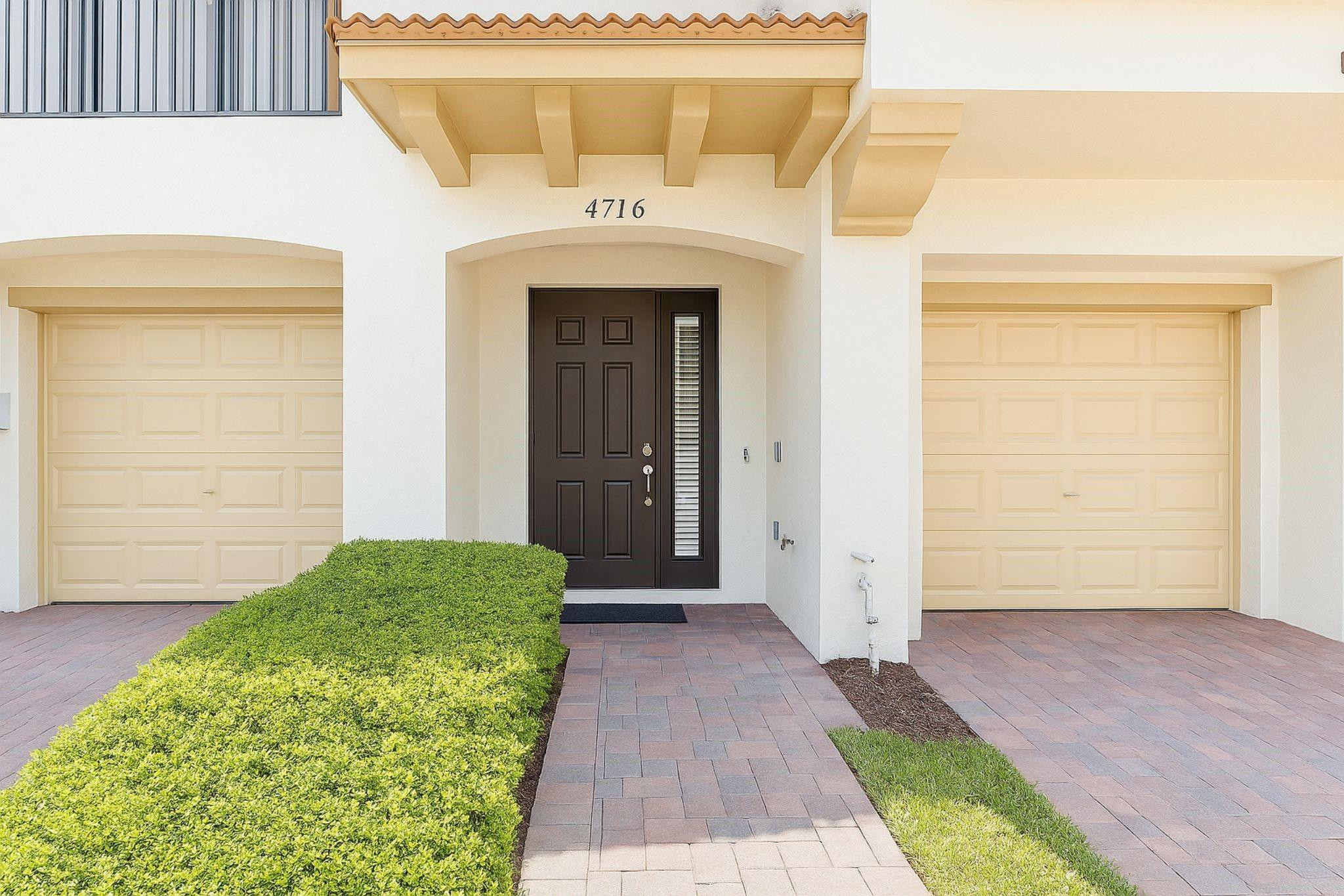 4716 N Grand Cypress Cir N 4716