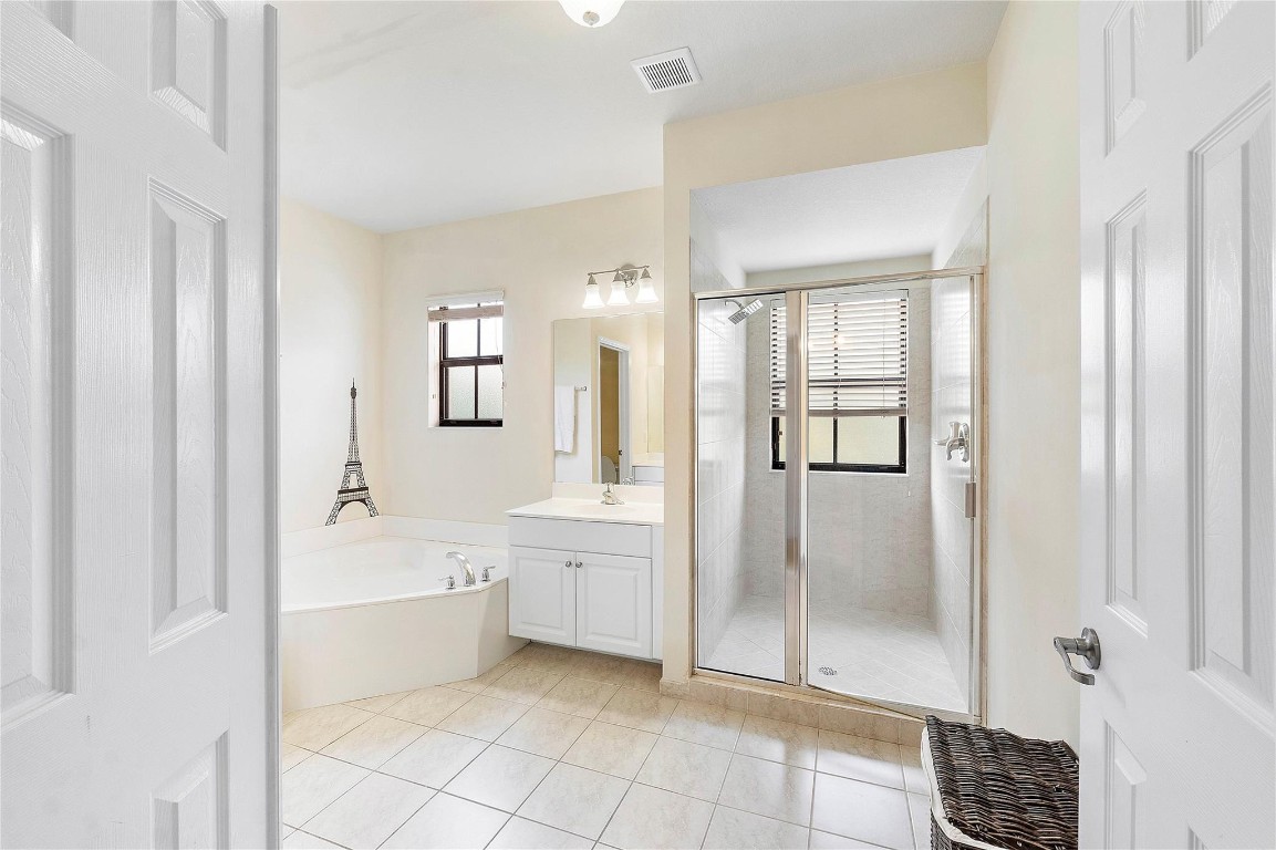 4716 N Grand Cypress Cir N 4716