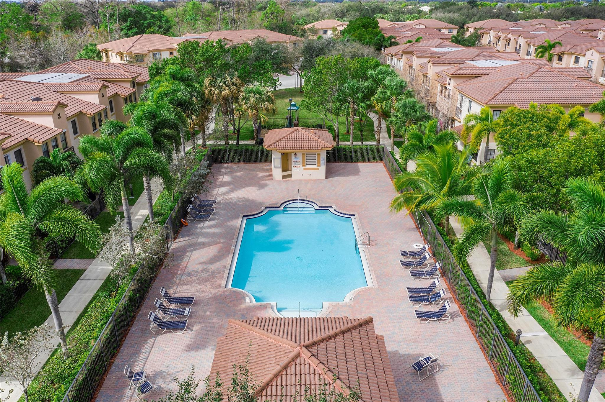 4716 N Grand Cypress Cir N 4716