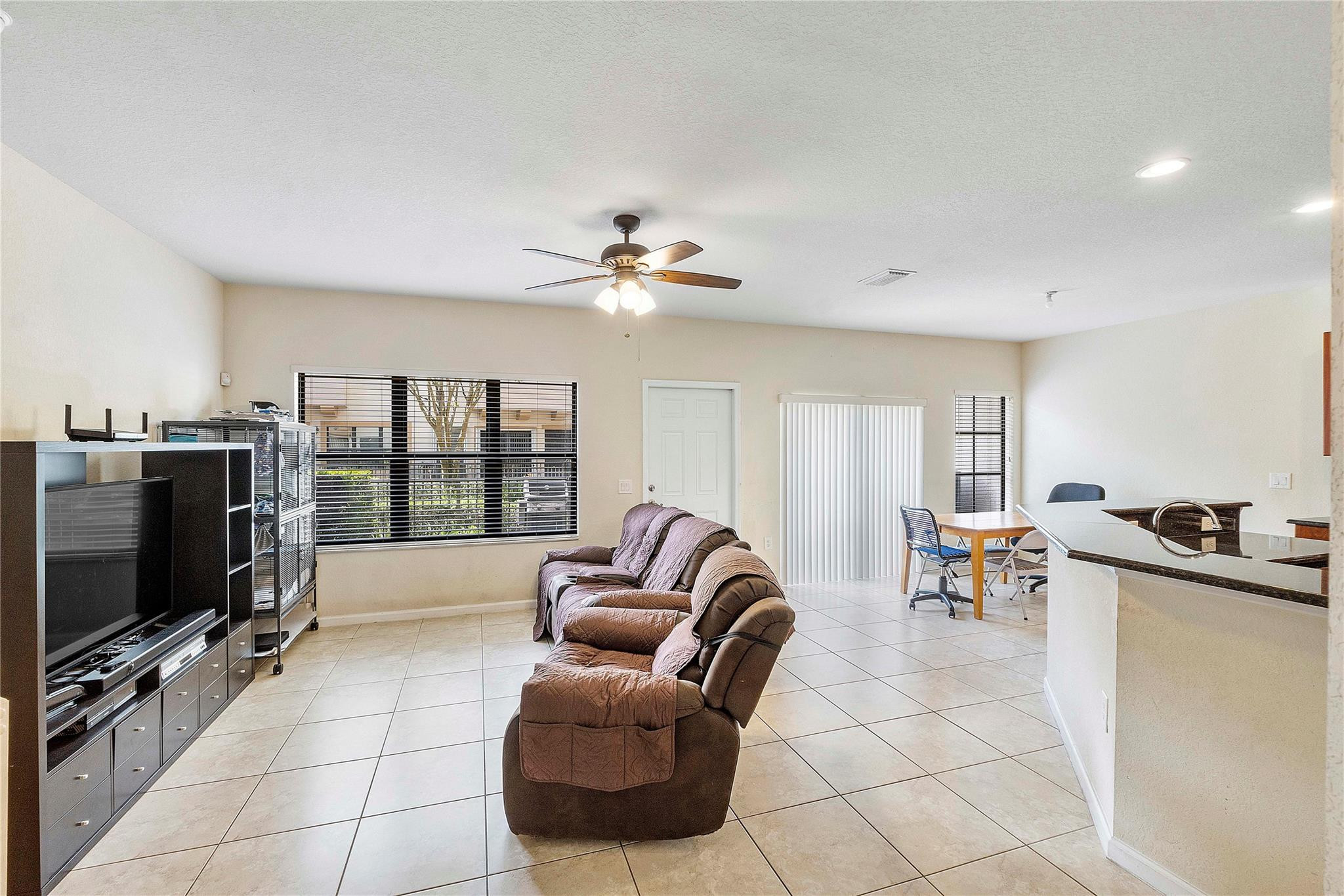 4716 N Grand Cypress Cir N 4716