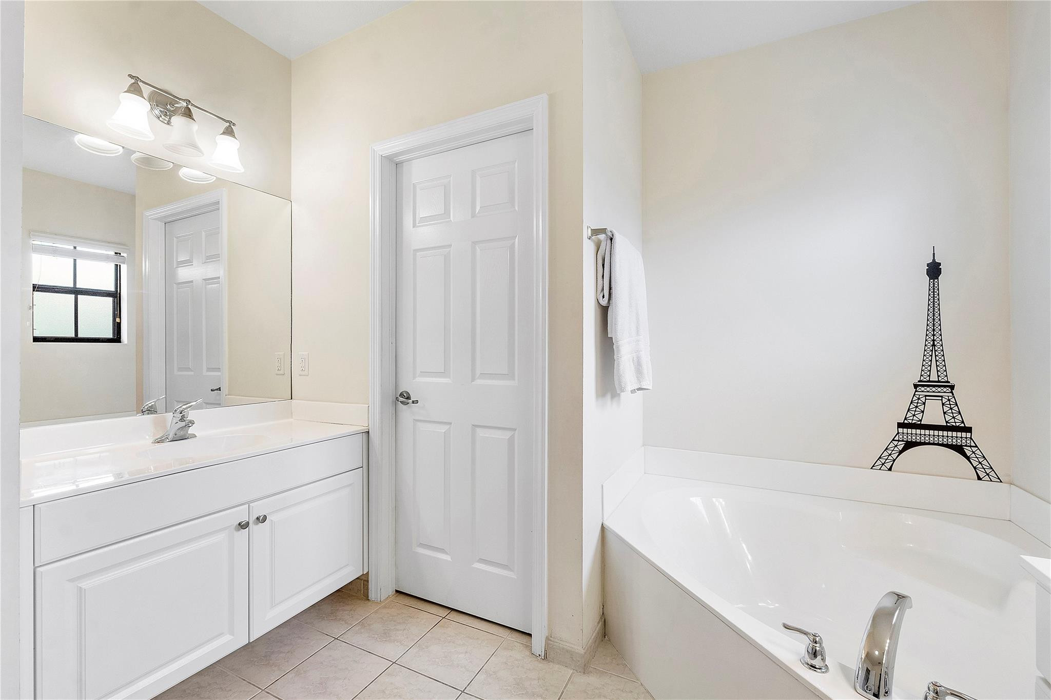 4716 N Grand Cypress Cir N 4716