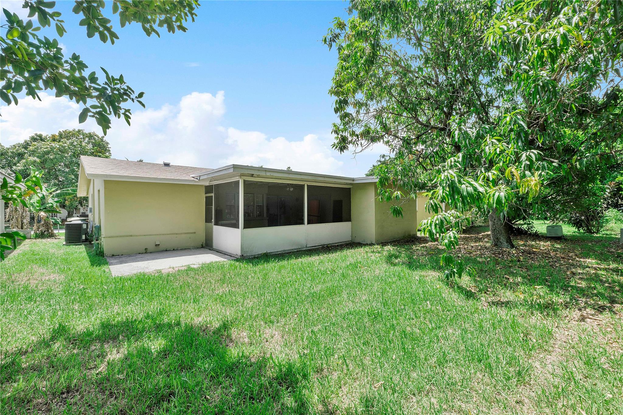 5618 NW 49th Ave