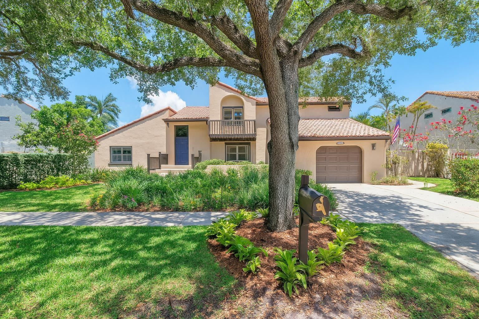 2920 E Aviary Dr