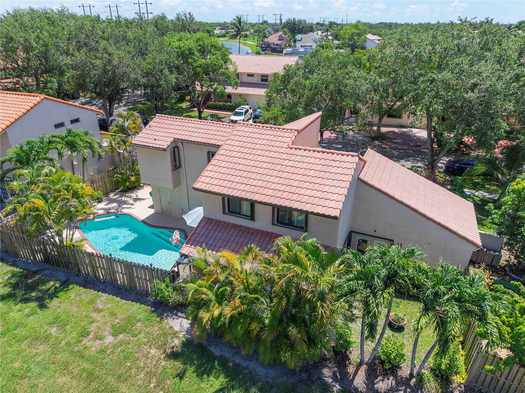 2920 E Aviary Dr