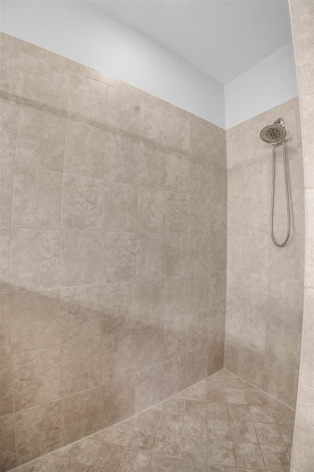 8405 Lakeview Trl