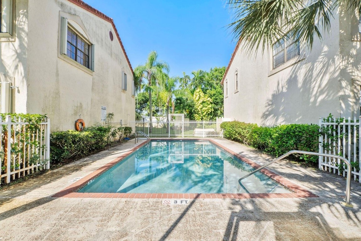 2852 Coral Springs Dr 2852