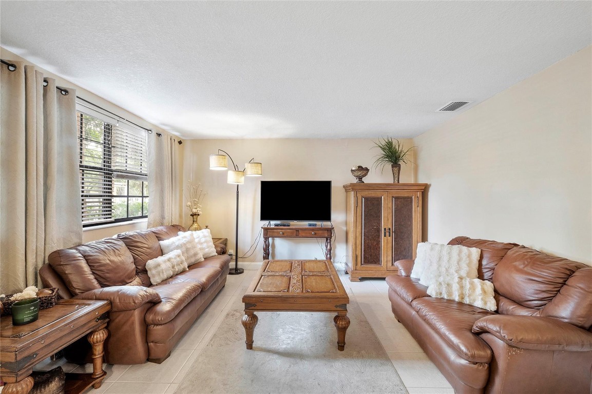 2852 Coral Springs Dr 2852