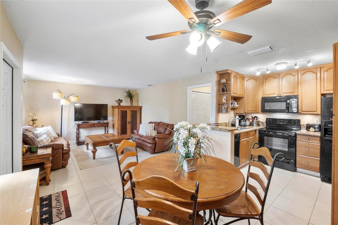 2852 Coral Springs Dr 2852