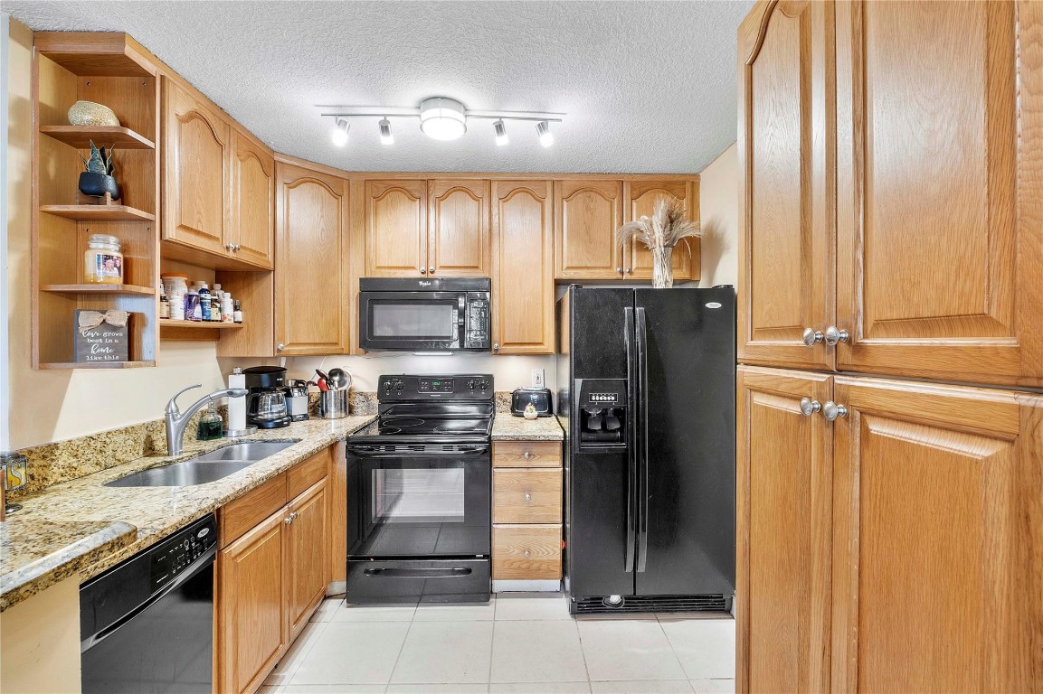 2852 Coral Springs Dr 2852