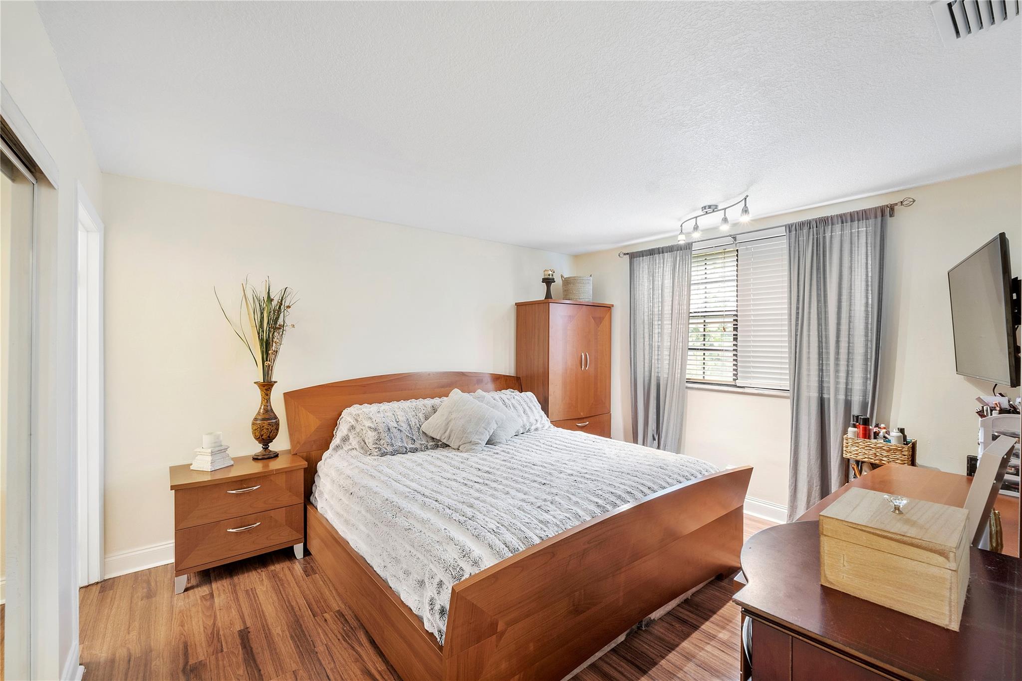 2852 Coral Springs Dr 2852