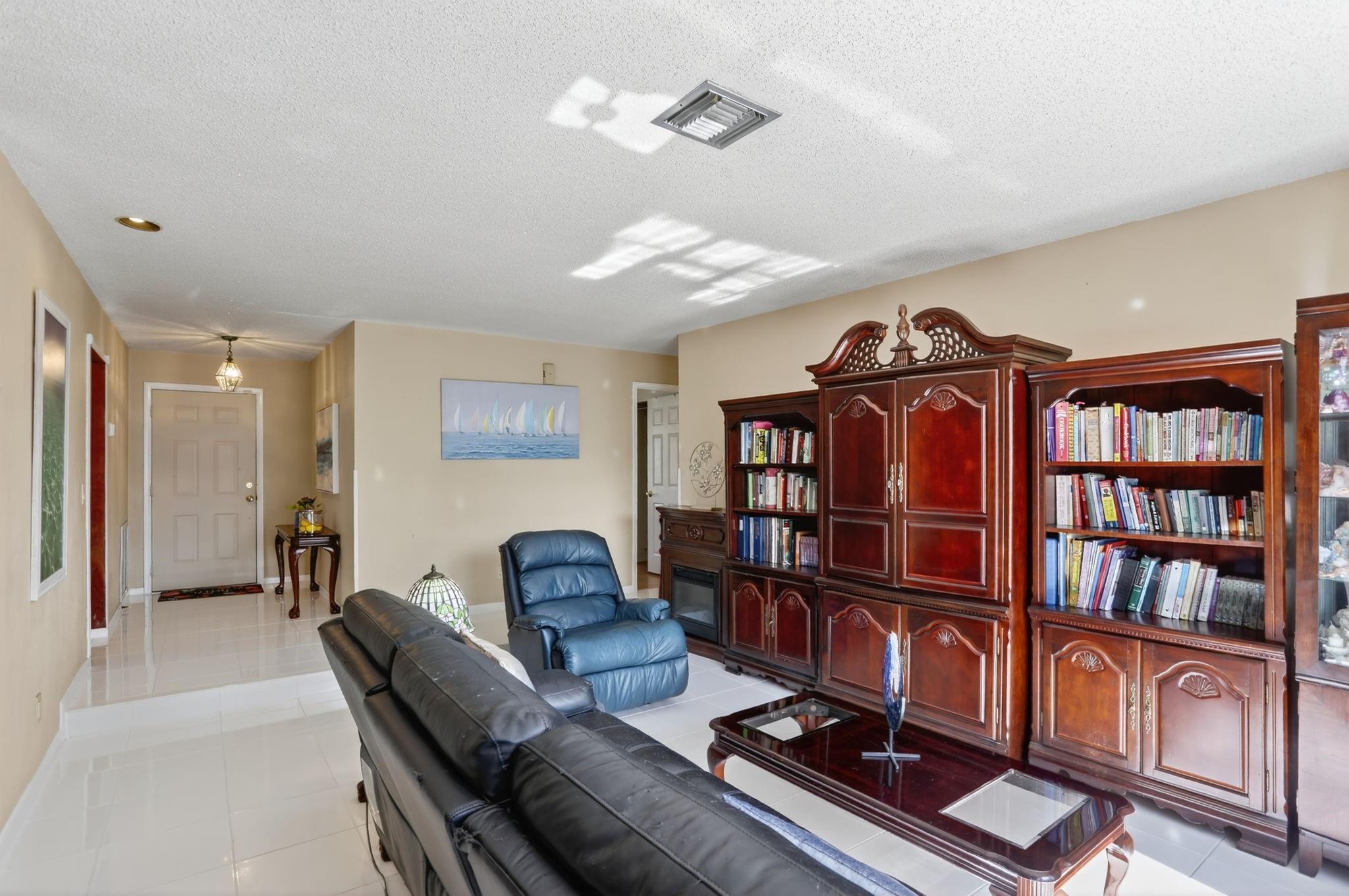 1739 NW 93rd Ter