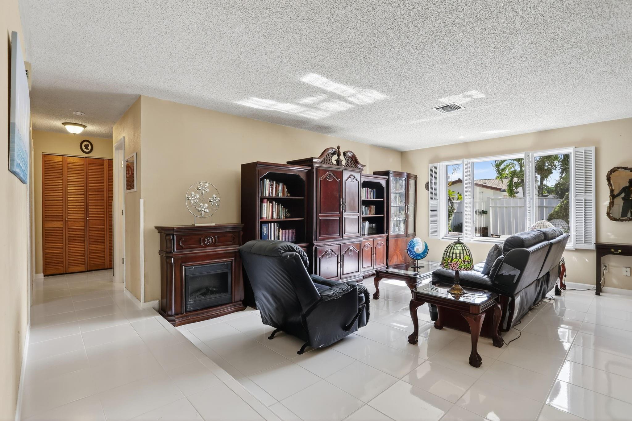 1739 NW 93rd Ter