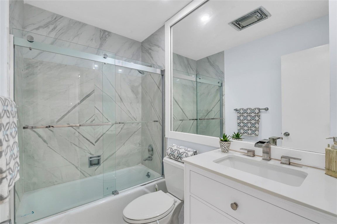 1198 Hillsboro Mile 212