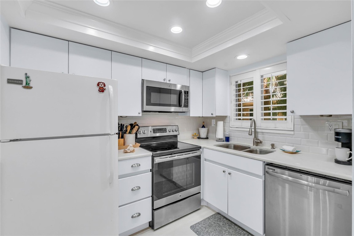 1198 Hillsboro Mile 212