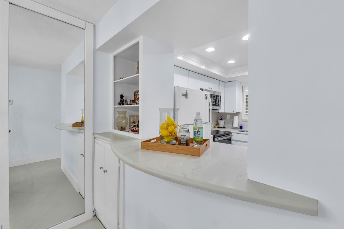 1198 Hillsboro Mile 212