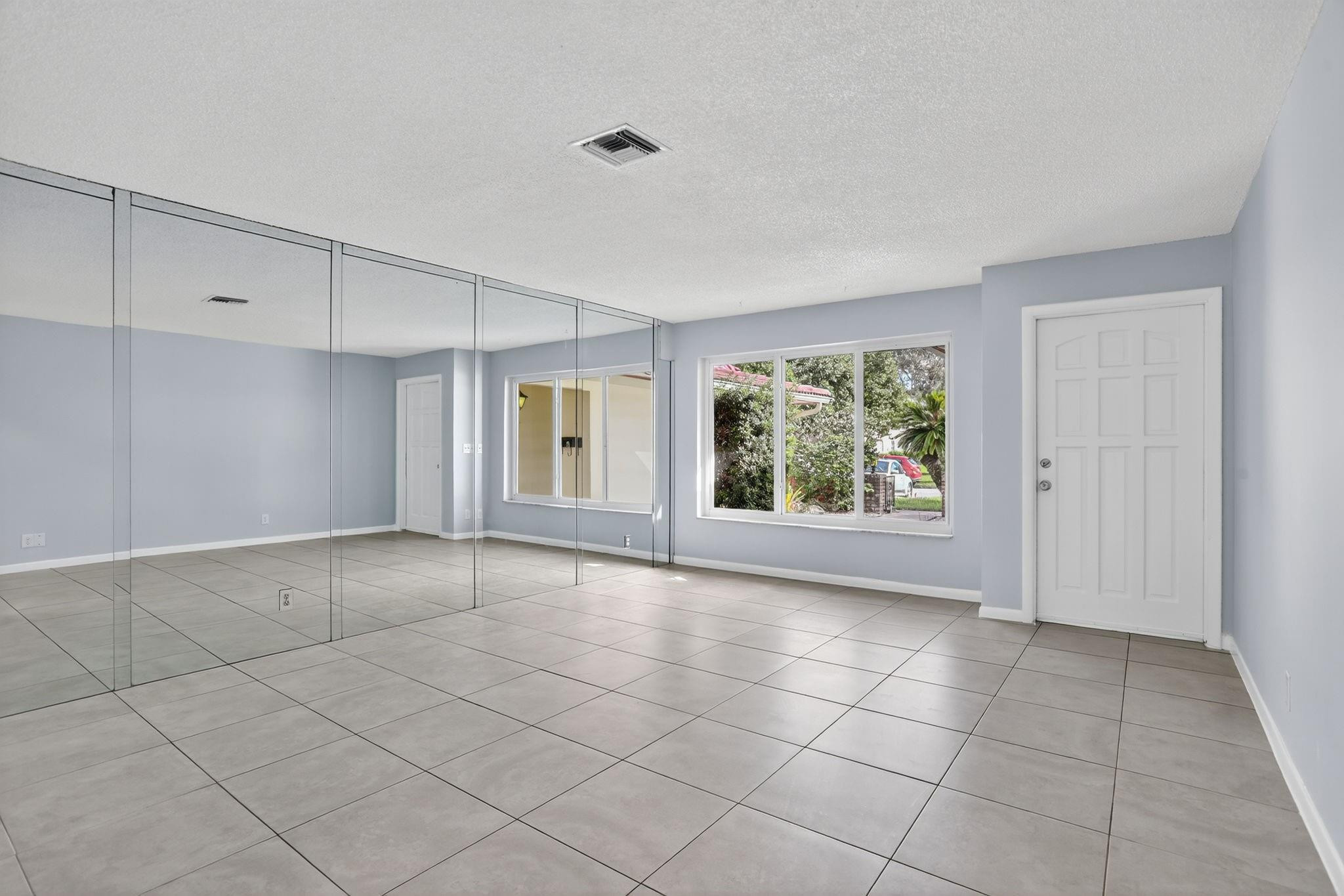 10071 NW 36th St