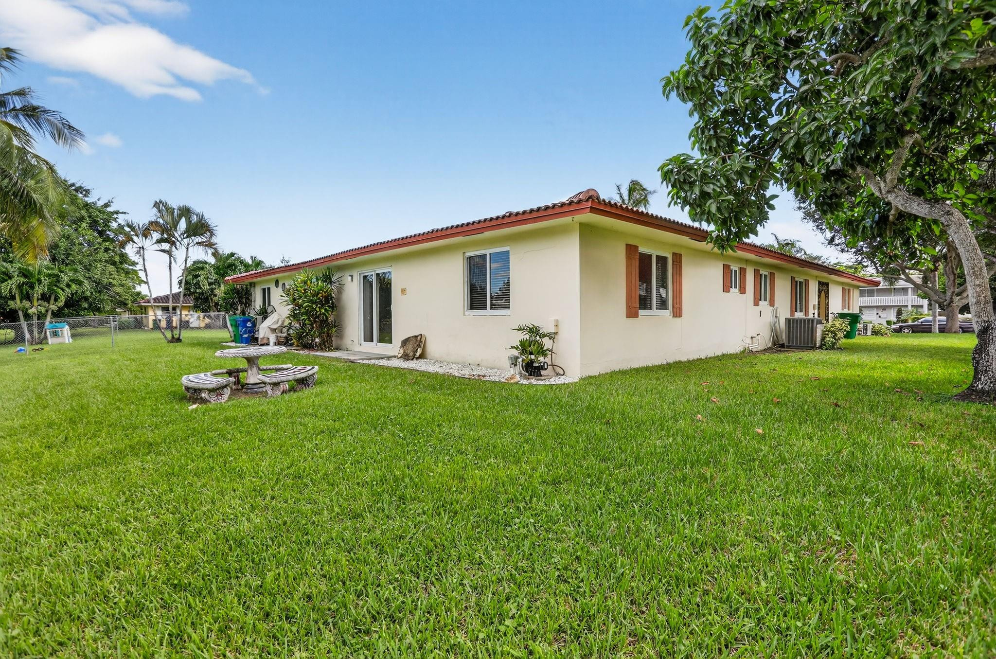 10071 NW 36th St