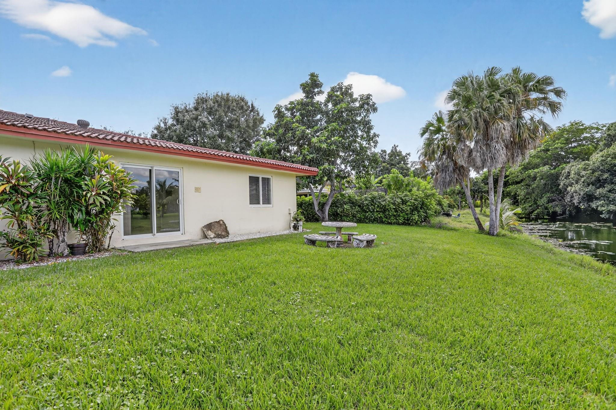 10071 NW 36th St