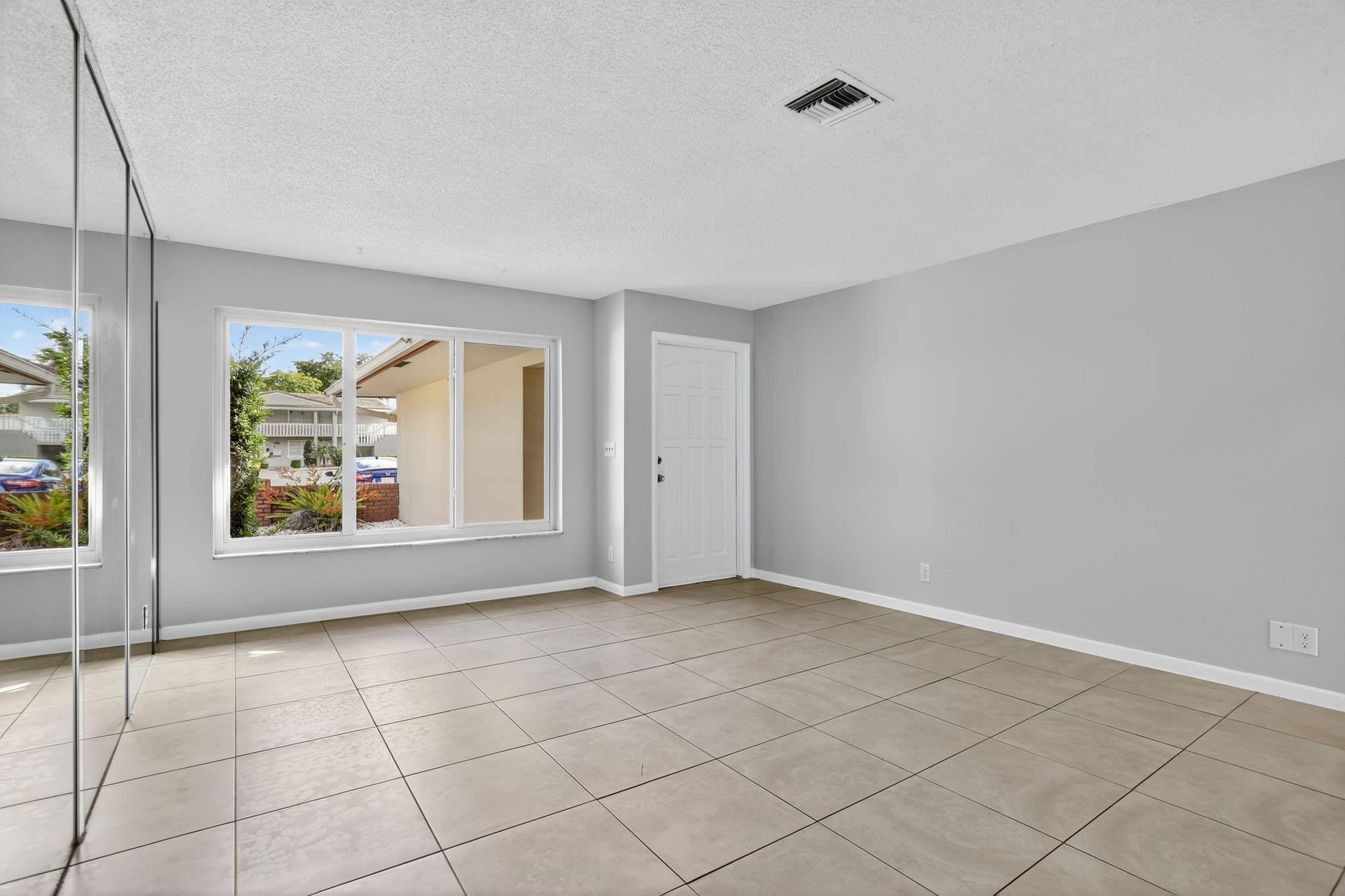 10071 NW 36th St