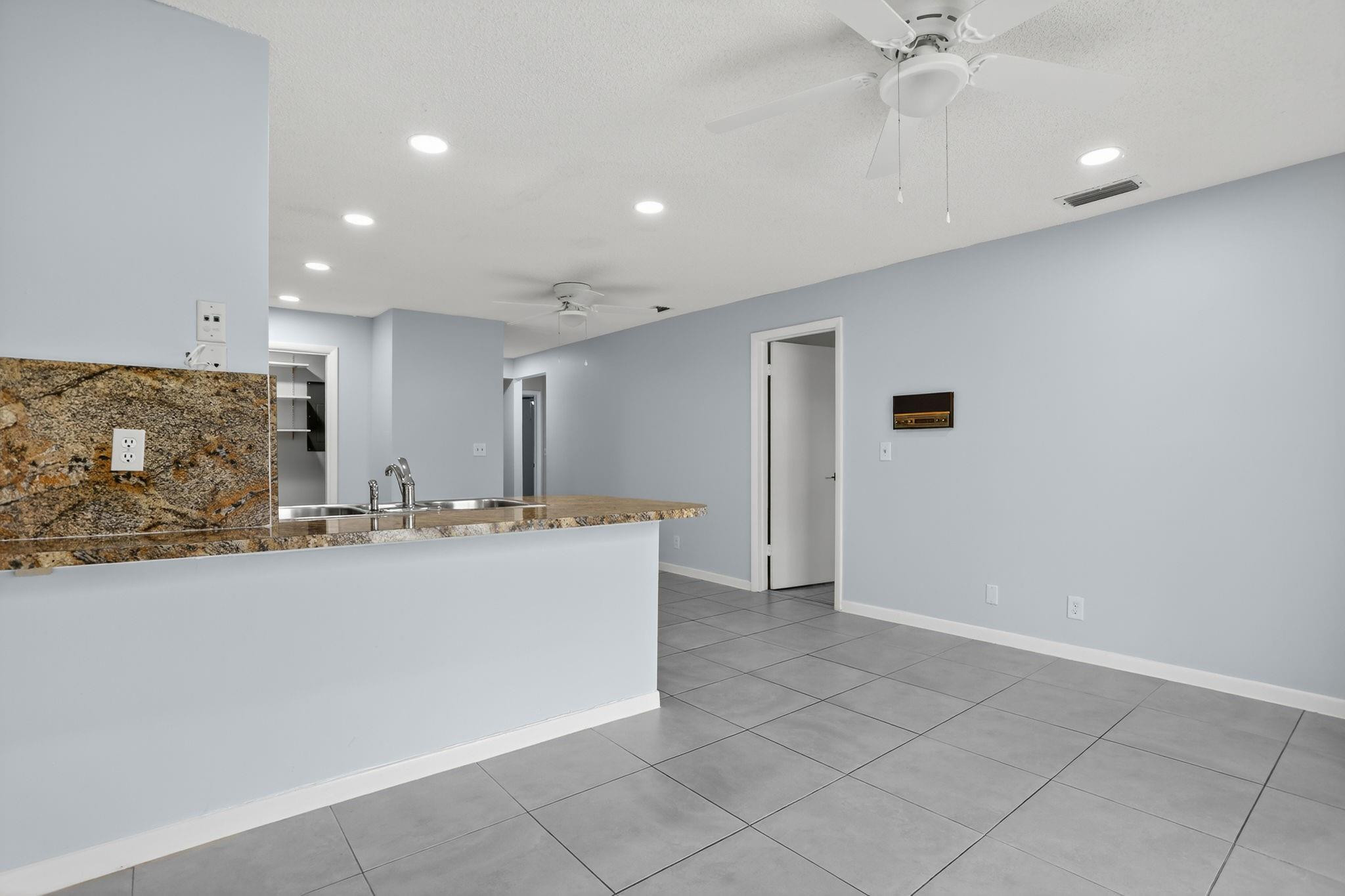 10071 NW 36th St