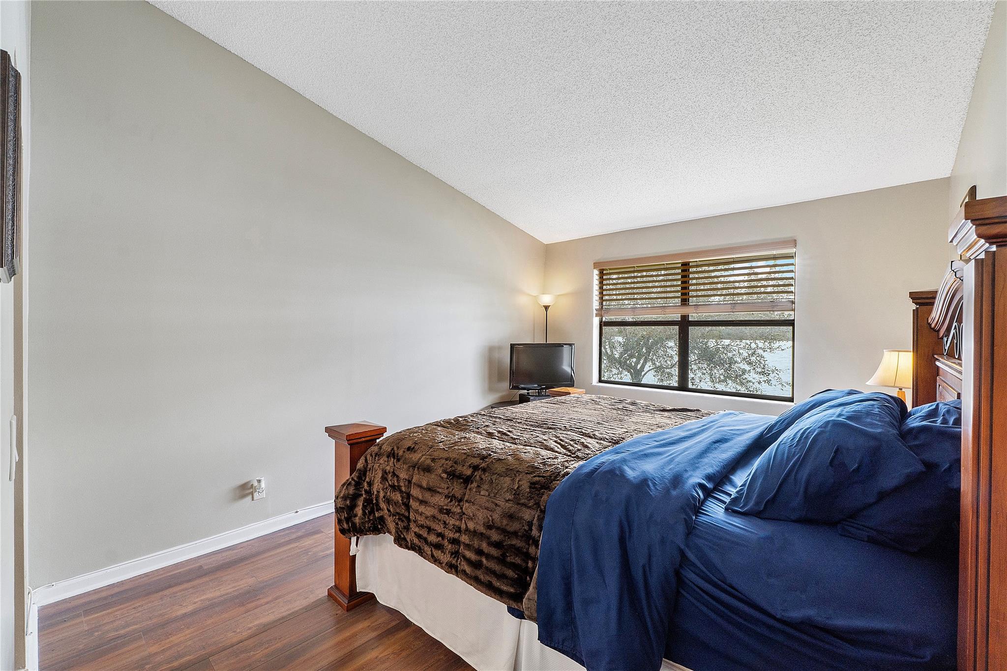 2112 Congressional Way 2112