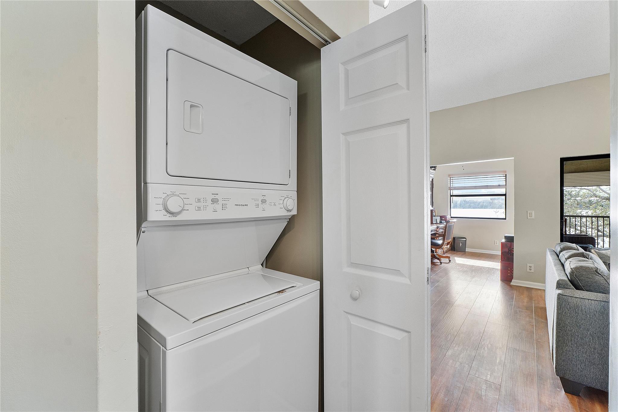 2112 Congressional Way 2112