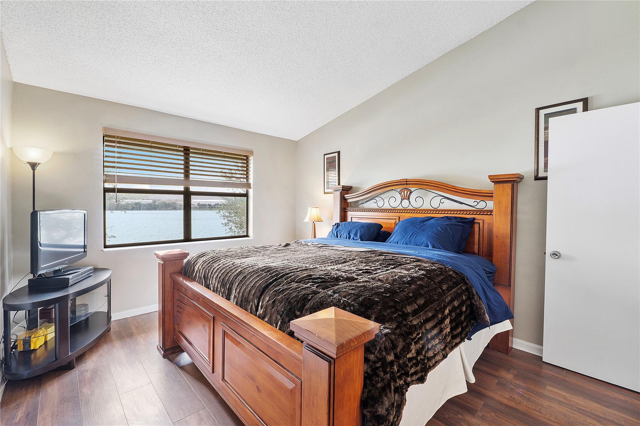 2112 Congressional Way 2112