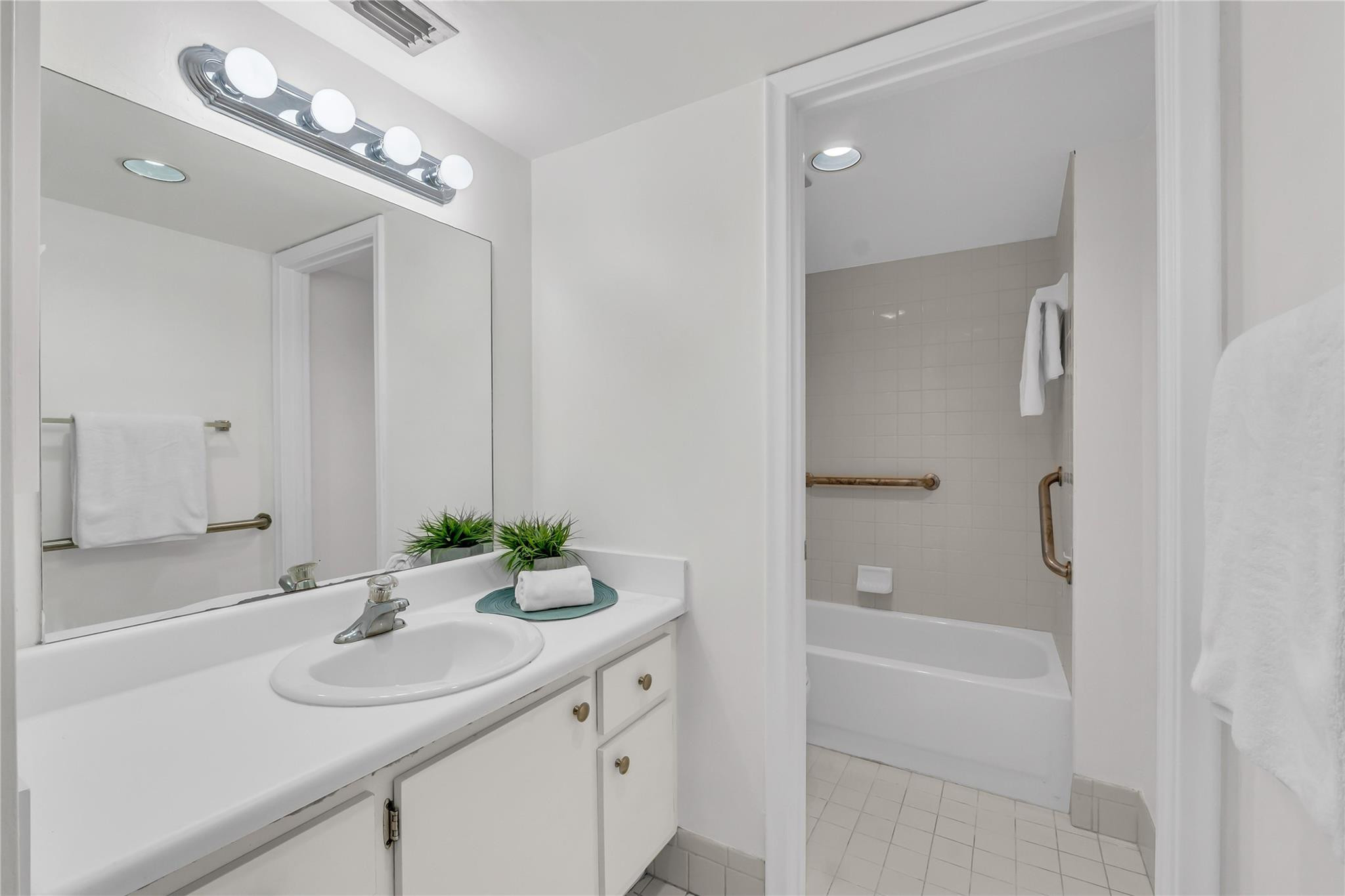 1901 Bermuda Cir H4