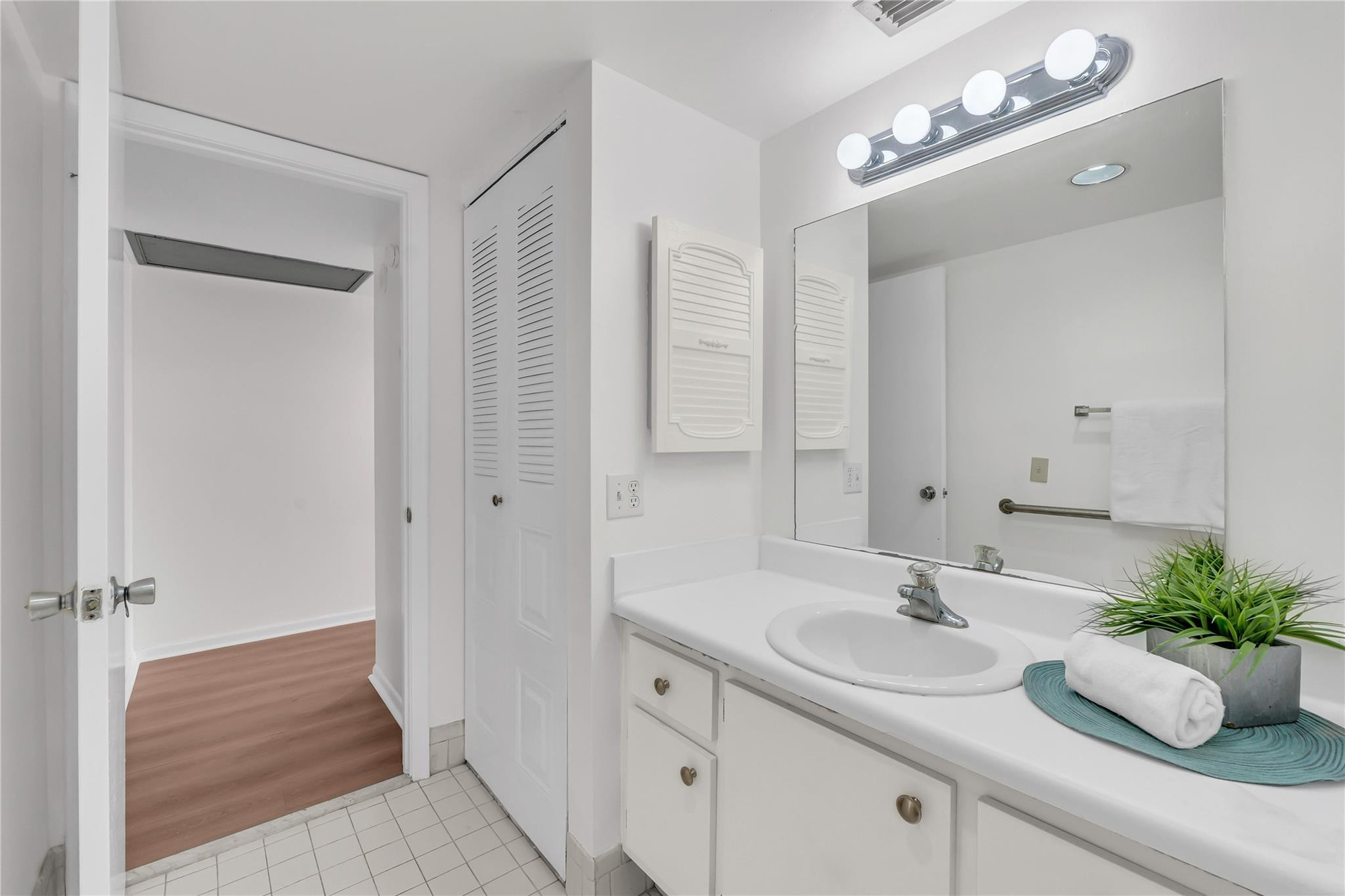 1901 Bermuda Cir H4